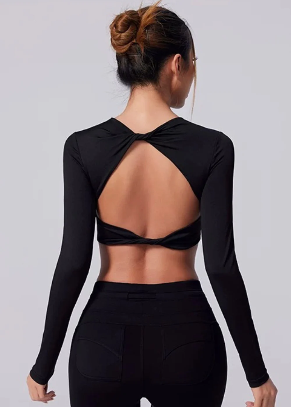 T-Shirt – EleganceTwist – Integrierter BH - Image 3