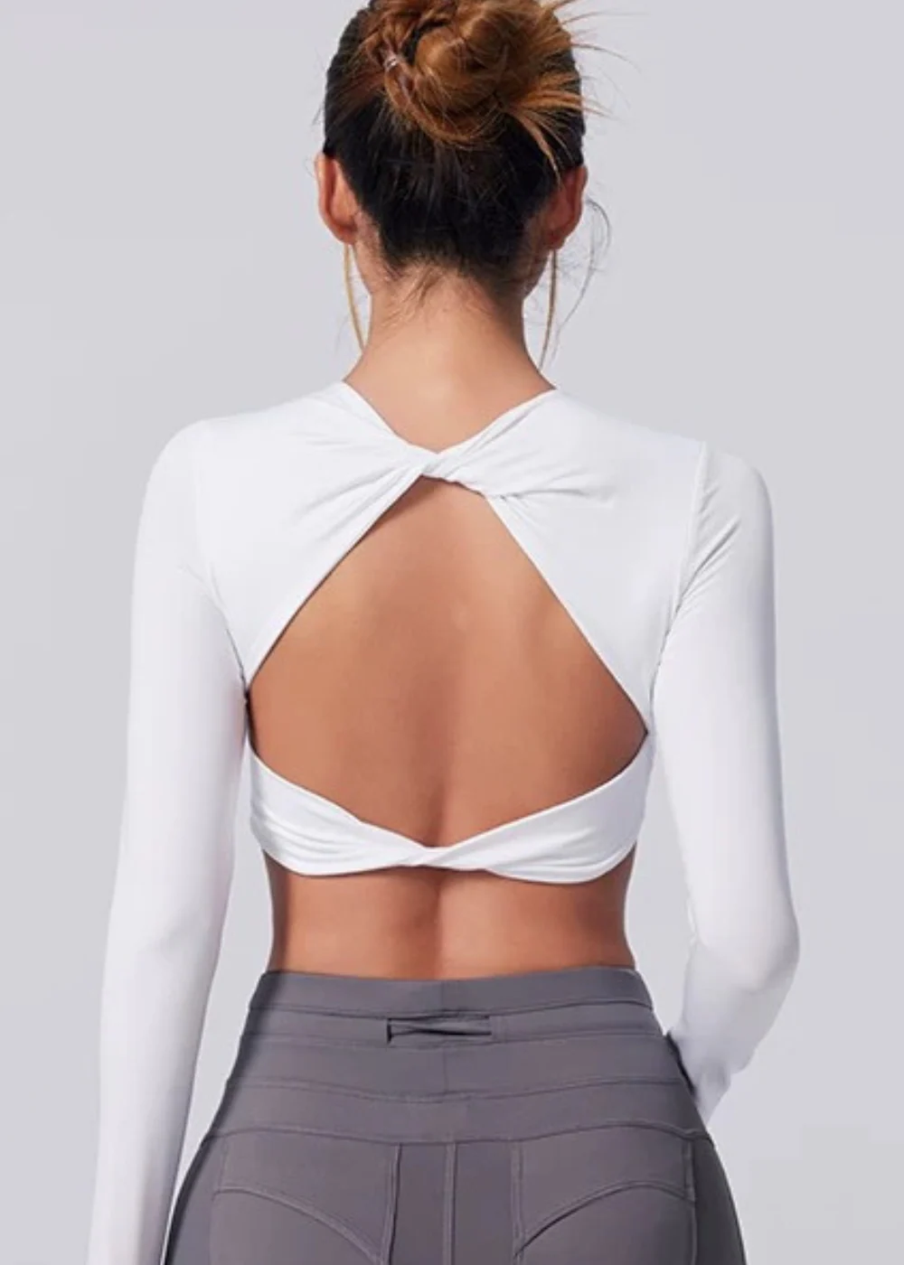 T-Shirt – EleganceTwist – Integrierter BH - Image 4