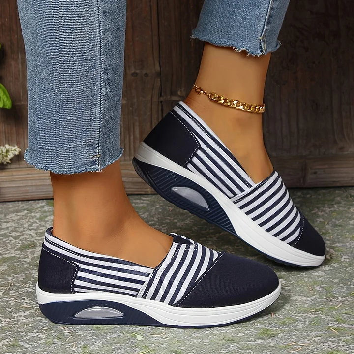 Tasha - Bequeme orthopädische Schlupf Auf Turnschuh Mit Streifen - Image 2