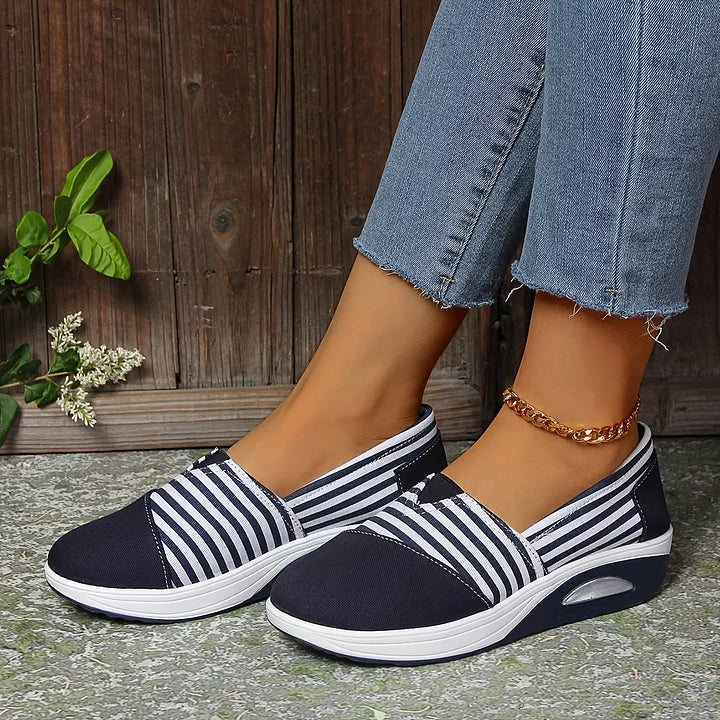 Tasha - Bequeme orthopädische Schlupf Auf Turnschuh Mit Streifen - Image 7