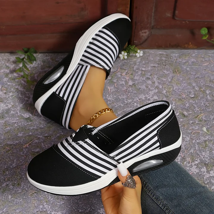 Tasha - Bequeme orthopädische Schlupf Auf Turnschuh Mit Streifen - Image 9