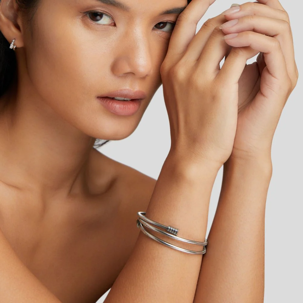 Verdrehtes Silberarmband - Image 4