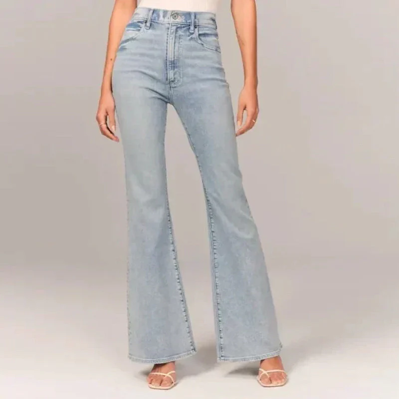 Victoria - Figurbetonte High-Rise Schlagjeans für Damen - Image 4