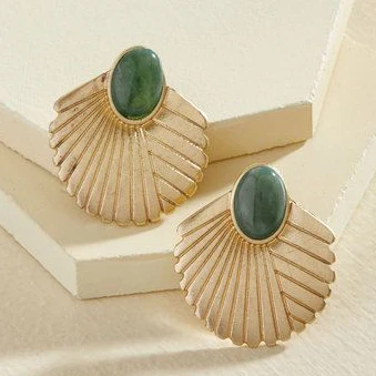 Vintage-Ohrringe aus Gold und grünen Muscheln