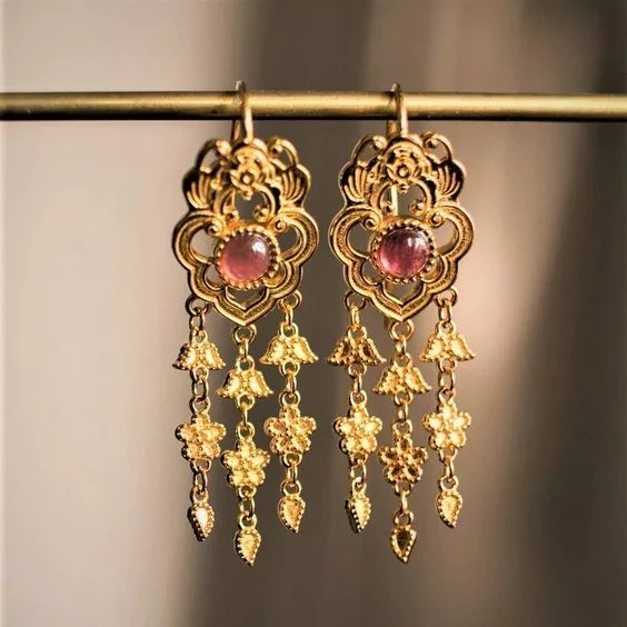 Vintage-Ohrringe mit Gold- und Rotstein-Anhänger