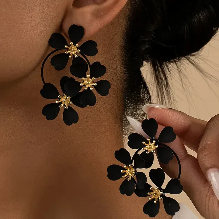 Vintage-Ohrringe mit schwarzen Blumen