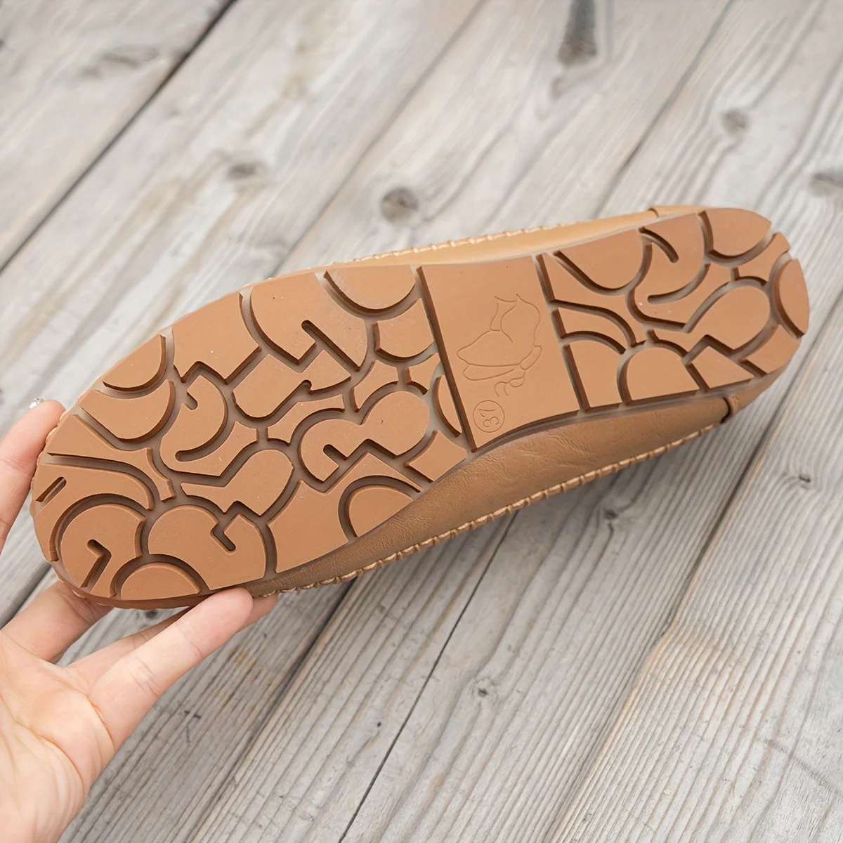 Vintellea™ – Elegante Damen Loafer mit Retro Perforation - Image 11