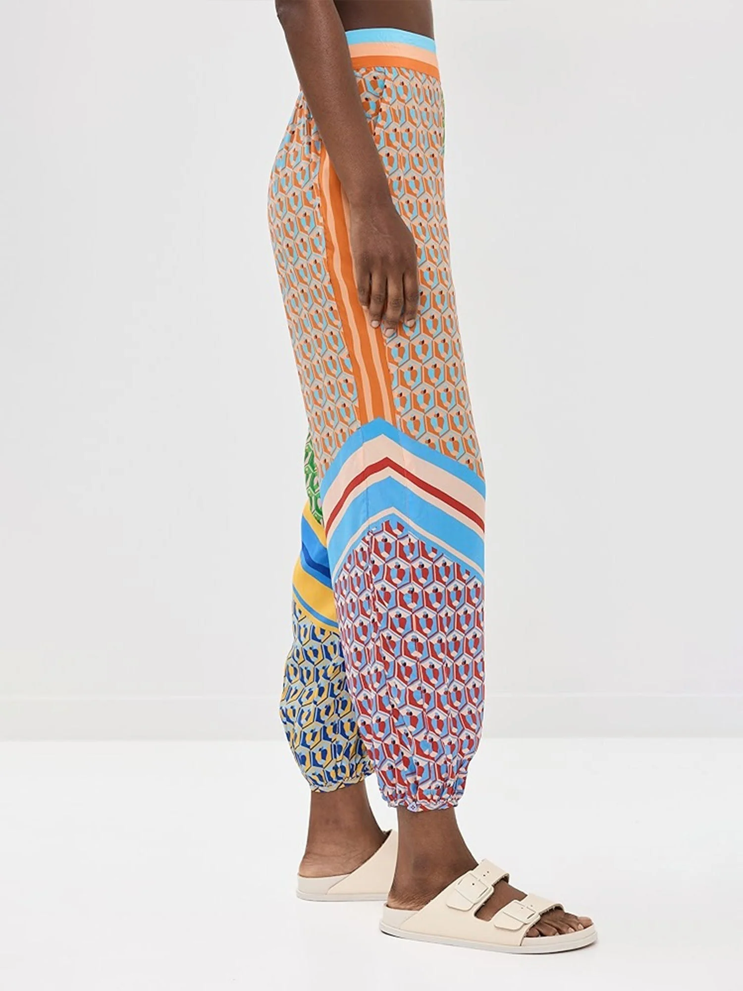 Vollständiges geometrisches Multicolor – Oversized-Hemd und Bloom-Hosen - Image 8