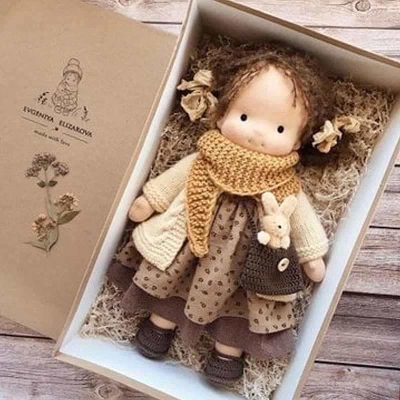 Waldora | Hochwertige, handgefertigte Waldorfpuppe für kreatives Lernen und Spielen