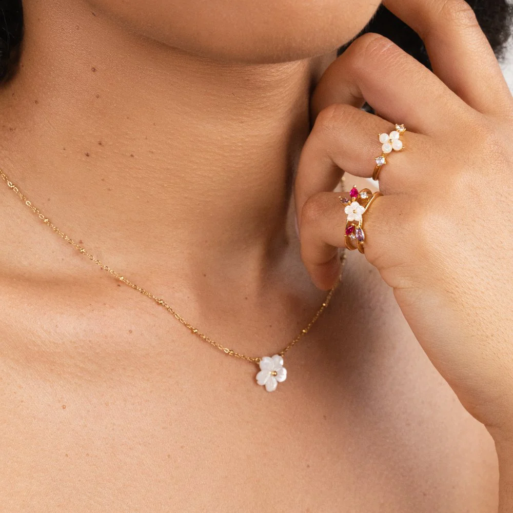 Weißes Blütenblumen-Halsband - Image 7