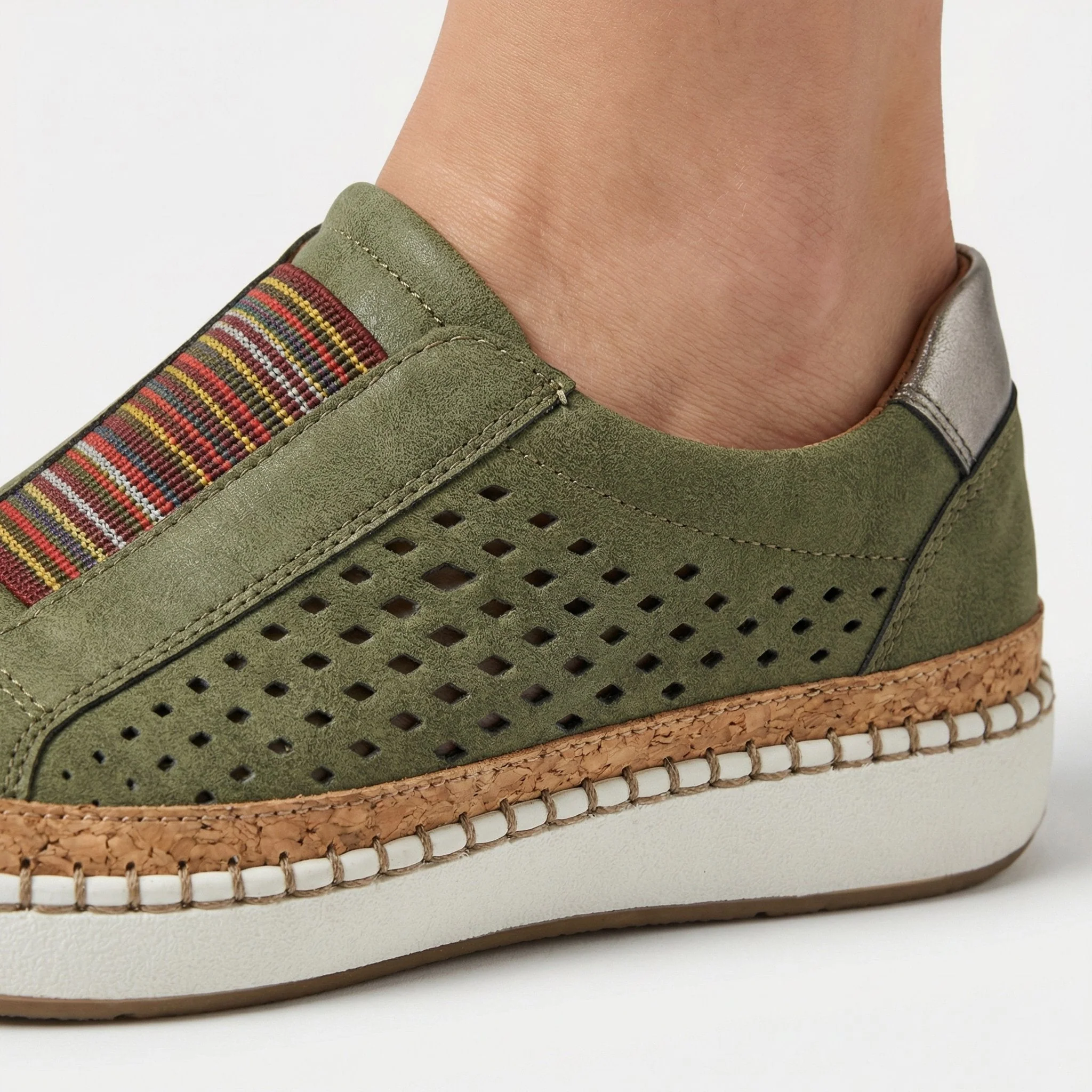 Hanna | Damen Wildleder Slip-On Plateau Sneaker Perforation – Plateau Slip-On - Image 6