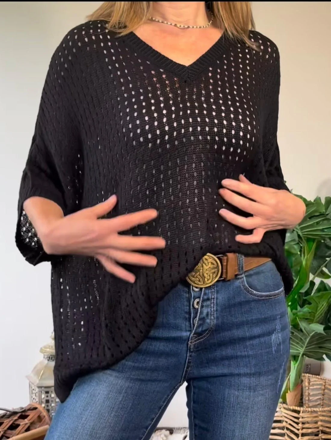 Yvette Hohle Bluse mit V-Ausschnitt - Image 3