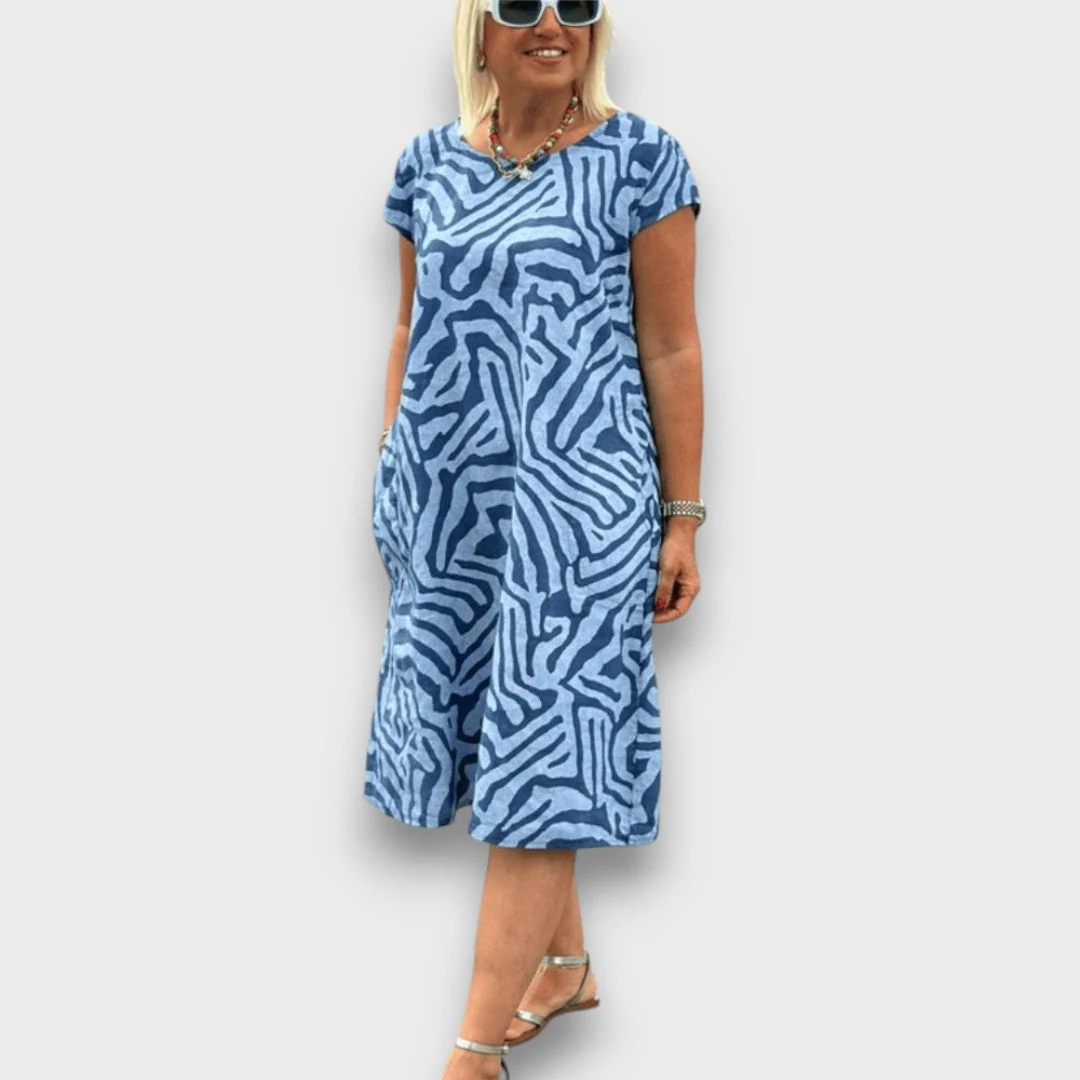 Zareni – Fließendes Kleid mit künstlerischem Print - Image 4