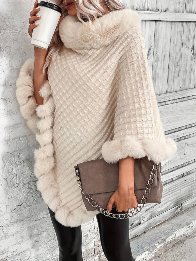 Zarina Poncho mit Kunstfellkragen - Image 3