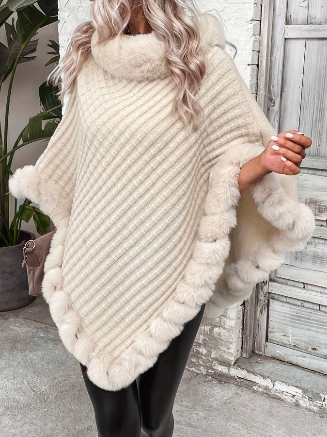 Zarina Poncho mit Kunstfellkragen - Image 5